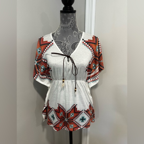 Julie’s Closet Southwest Aztec Lightweight Flutter Sleeve Top. Vneck Lightweight - Picture 1 of 14